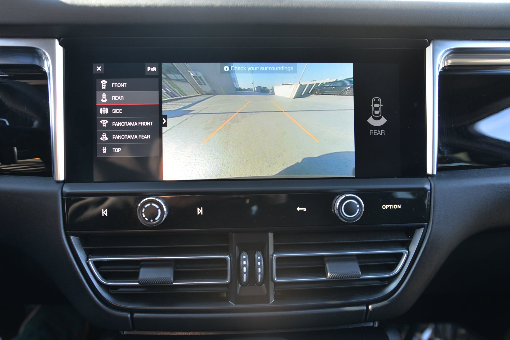 Certified 2024 Porsche Macan Turbo image 31