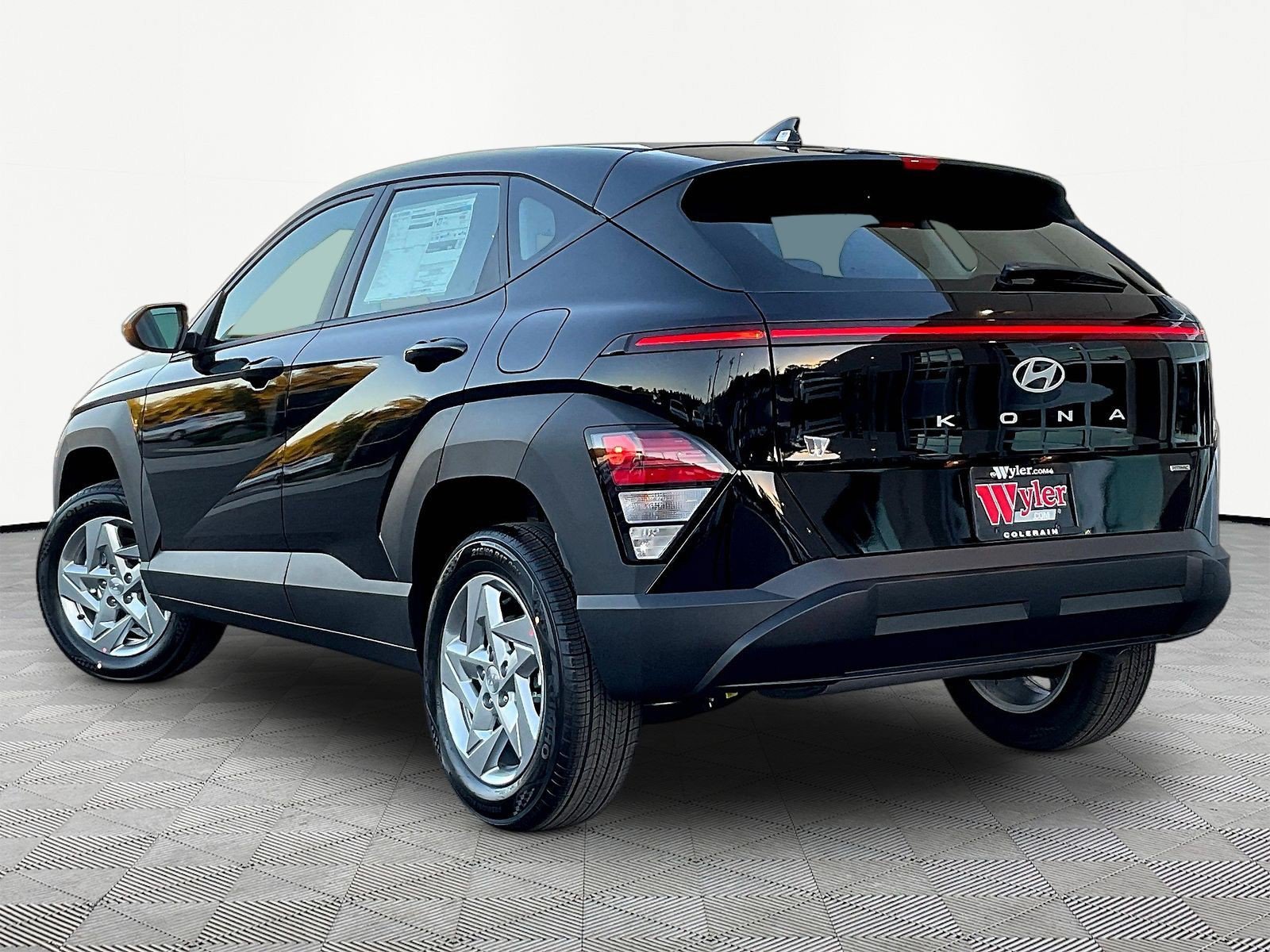 New 2027 Hyundai Kona SE AWD/4WD image 4