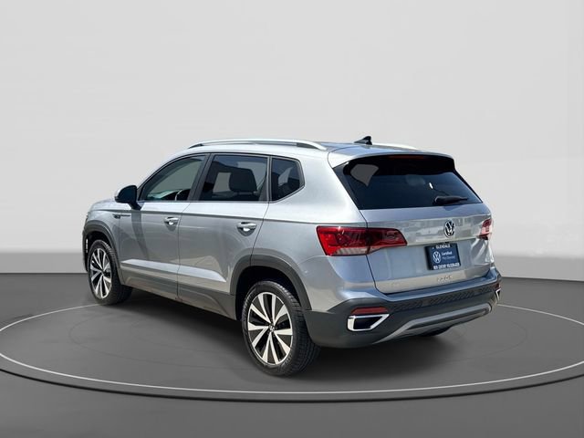 Certified 2023 Volkswagen Taos SE FWD image 3