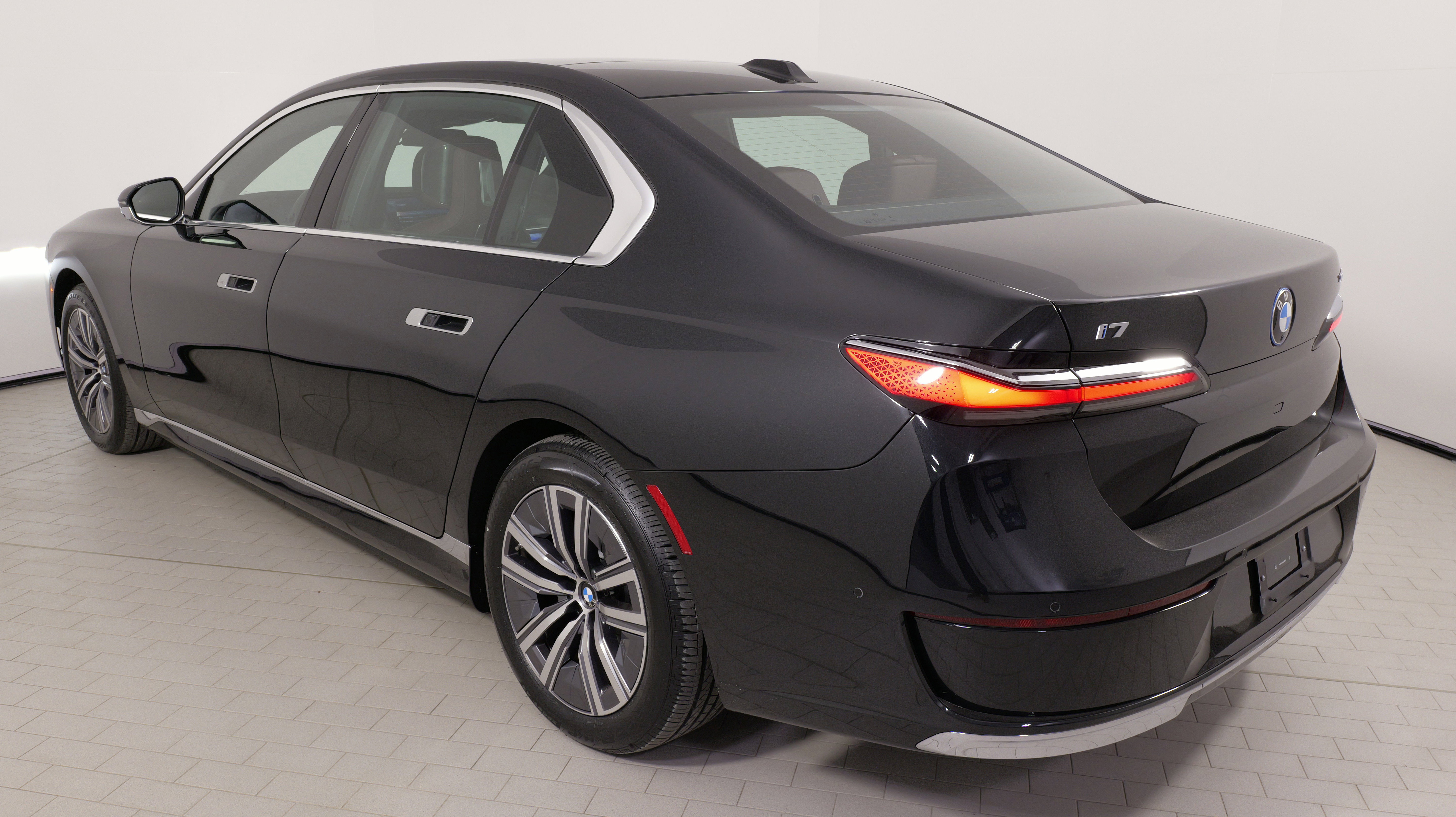 Used 2024 BMW i7 xDrive60 w/ Executive Package AWD/4WD image 12