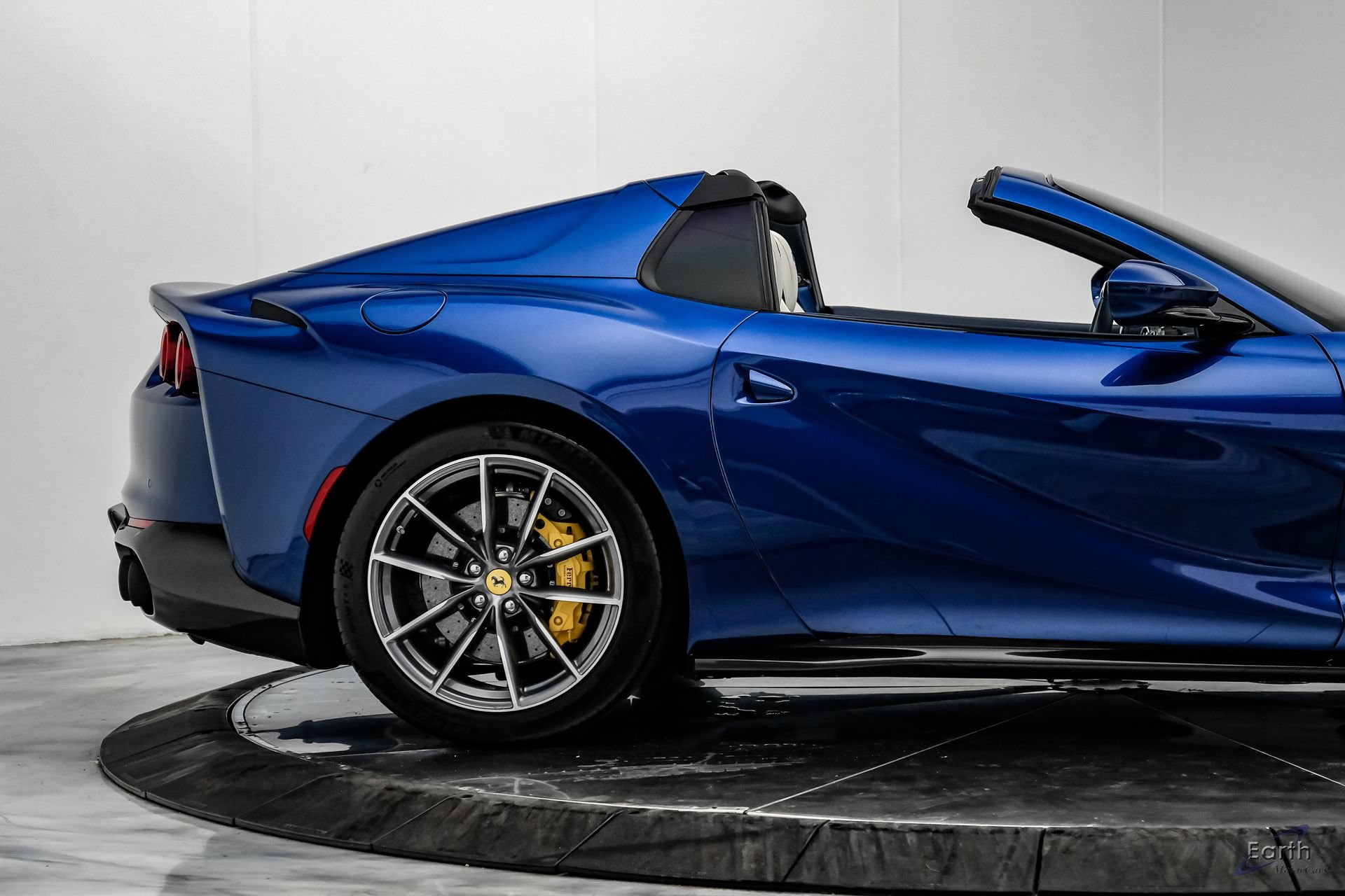 Used 2022 Ferrari 812 GTS RWD image 28