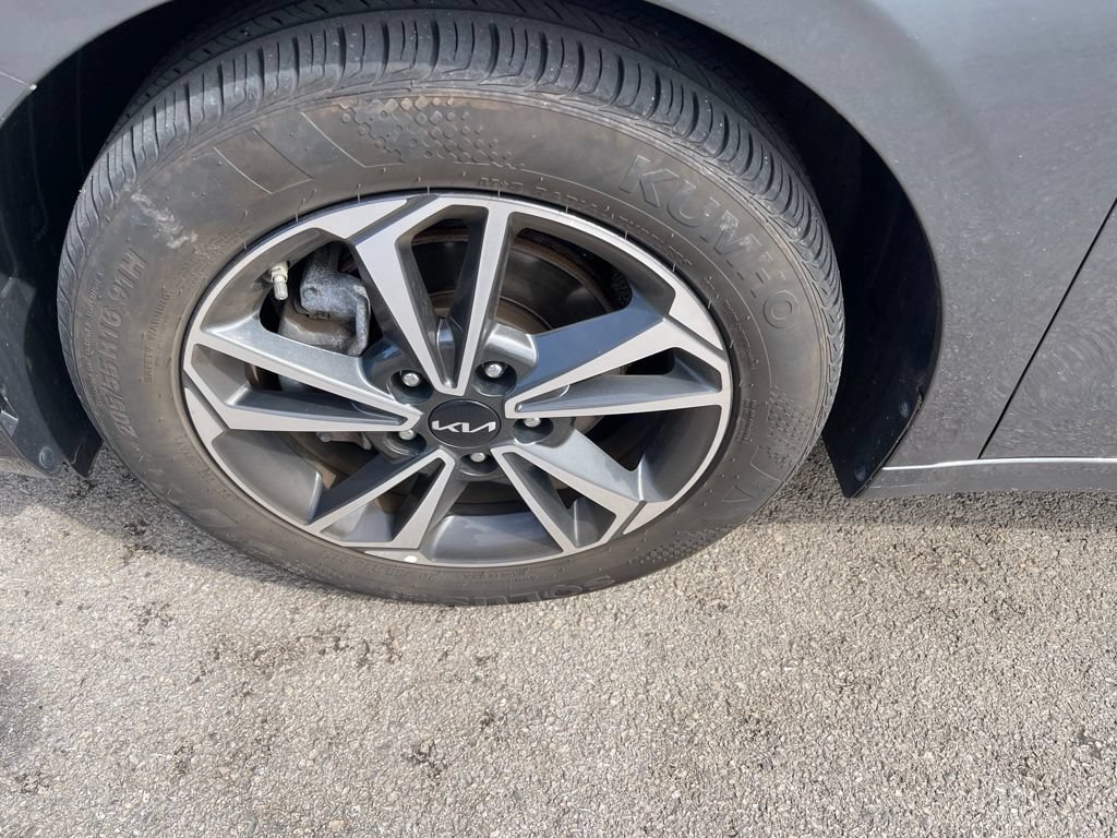 Used 2023 Kia Forte LXS w/ LXS Technology Package FWD image 5
