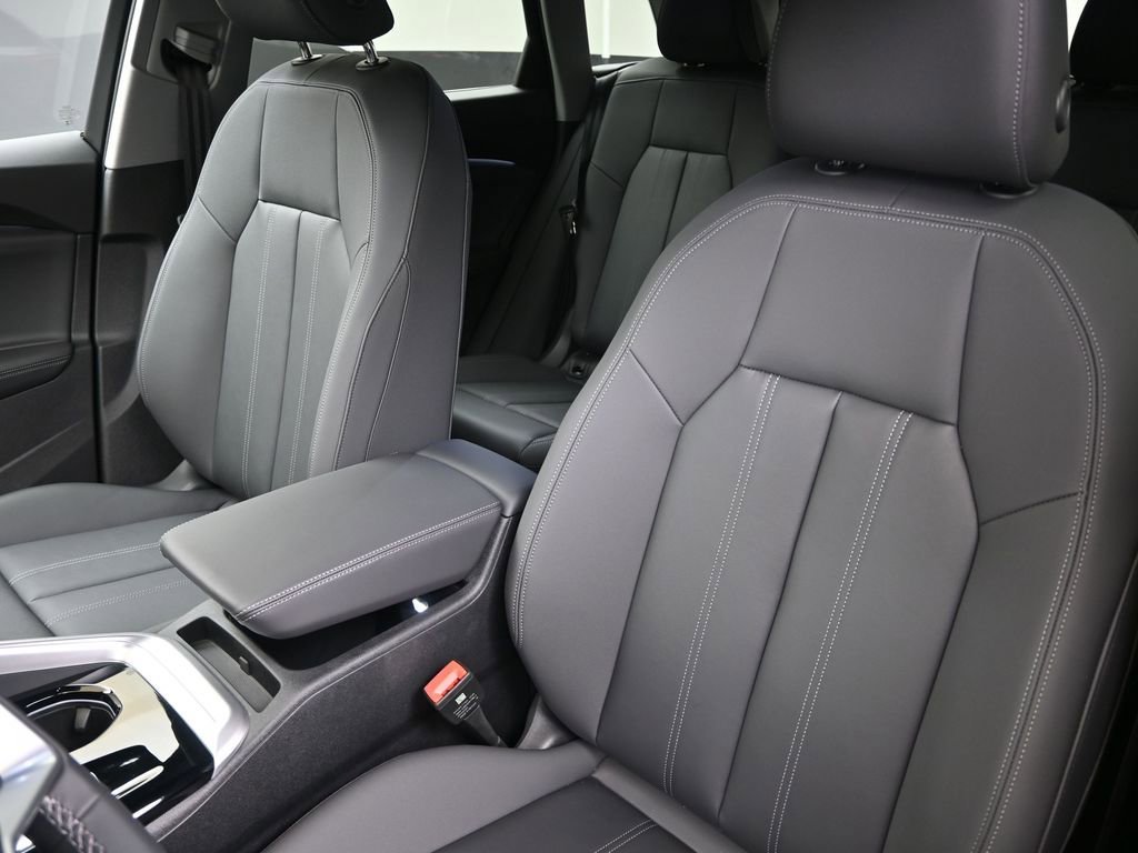 Used 2025 Audi Q5 Premium w/ Convenience Package image 23