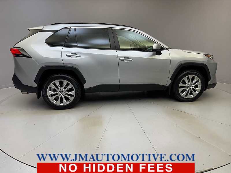 Used 2019 Toyota RAV4 XLE Premium w/ Cold Weather Package AWD/4WD image 6