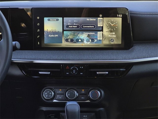 Used 2025 Nissan Kicks SV w/ Illumination Package image 11