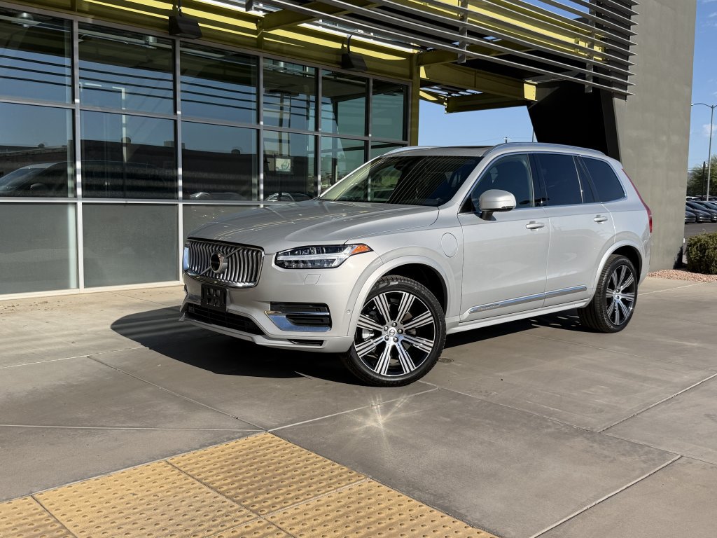 Used 2024 Volvo XC90 T8 Plus w/ Protection Package Premier AWD/4WD image 1