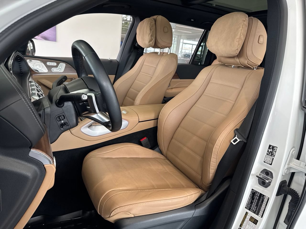 Used 2025 Mercedes-Benz GLS 450 4MATIC image 17