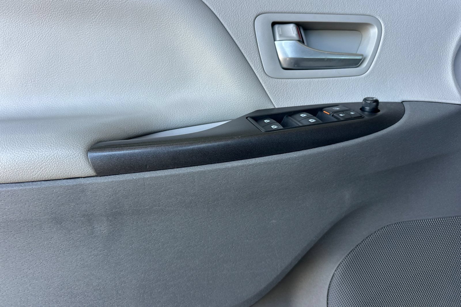 Certified 2018 Toyota Sienna LE w/ Carpet Mat Package FWD image 13