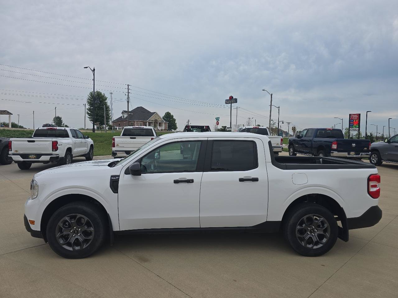 Used 2024 Ford Maverick XLT w/ XLT Luxury Package AWD/4WD image 2
