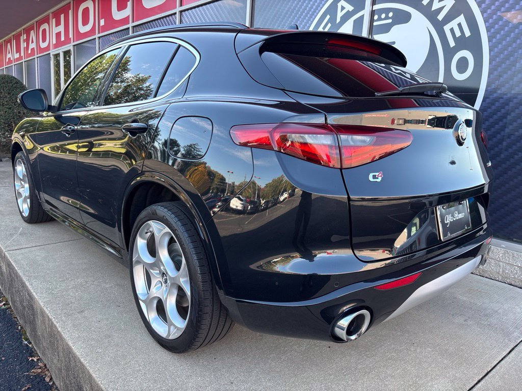 Used 2023 Alfa Romeo Stelvio Ti Lusso w/ Quick Order Package 22X Lusso AWD/4WD image 16