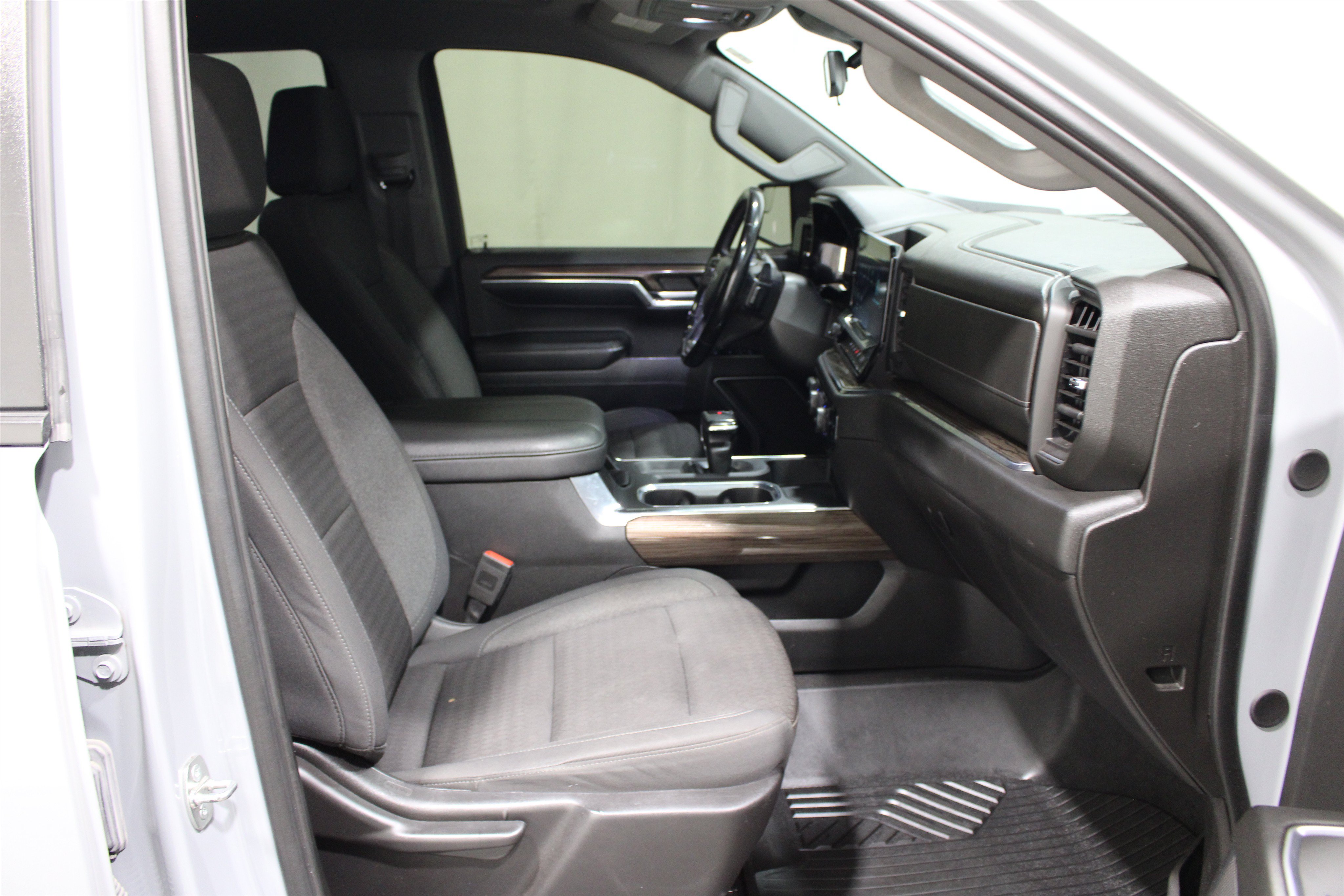 Used 2024 Chevrolet Silverado 1500 RST AWD/4WD image 25