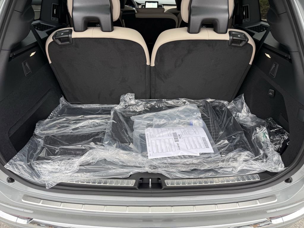 New 2026 Volvo XC90 B6 Plus w/ Protection Package Premier image 14
