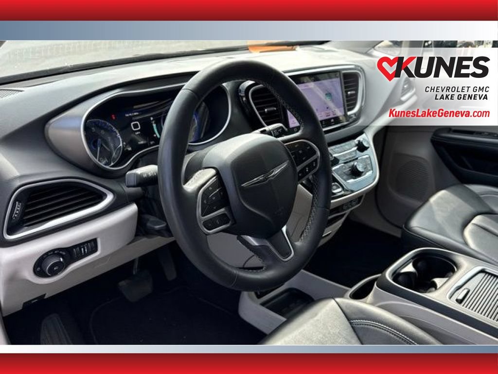 Used 2024 Chrysler Pacifica Touring-L FWD image 17