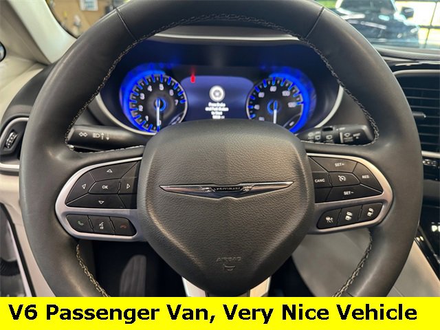 Used 2024 Chrysler Pacifica Touring-L image 20
