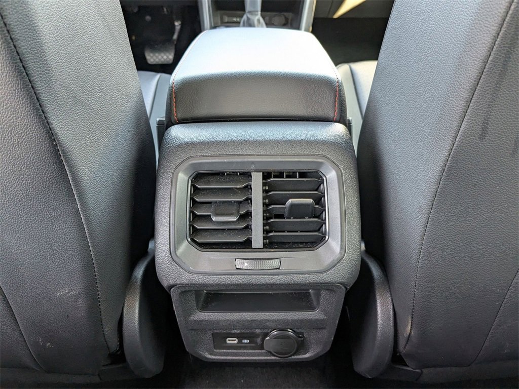 Used 2024 Volkswagen Tiguan SE image 29