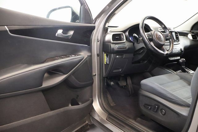 Used 2017 Kia Sorento LX w/ LX Convenience Package image 10