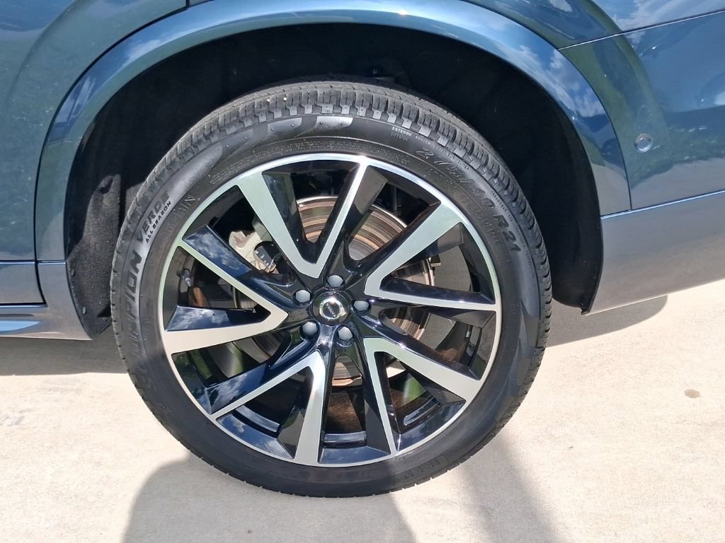 Certified 2025 Volvo XC90 B6 Plus w/ Protection Package Premier AWD/4WD image 4