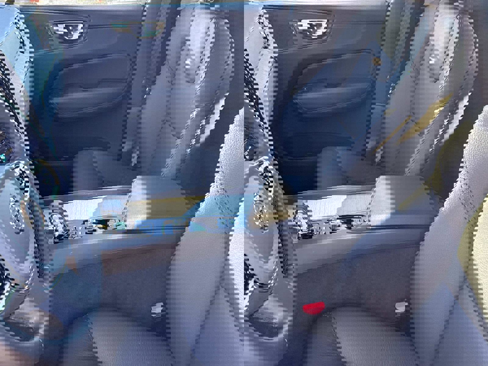 Certified 2025 Volvo XC60 B5 Plus image 20