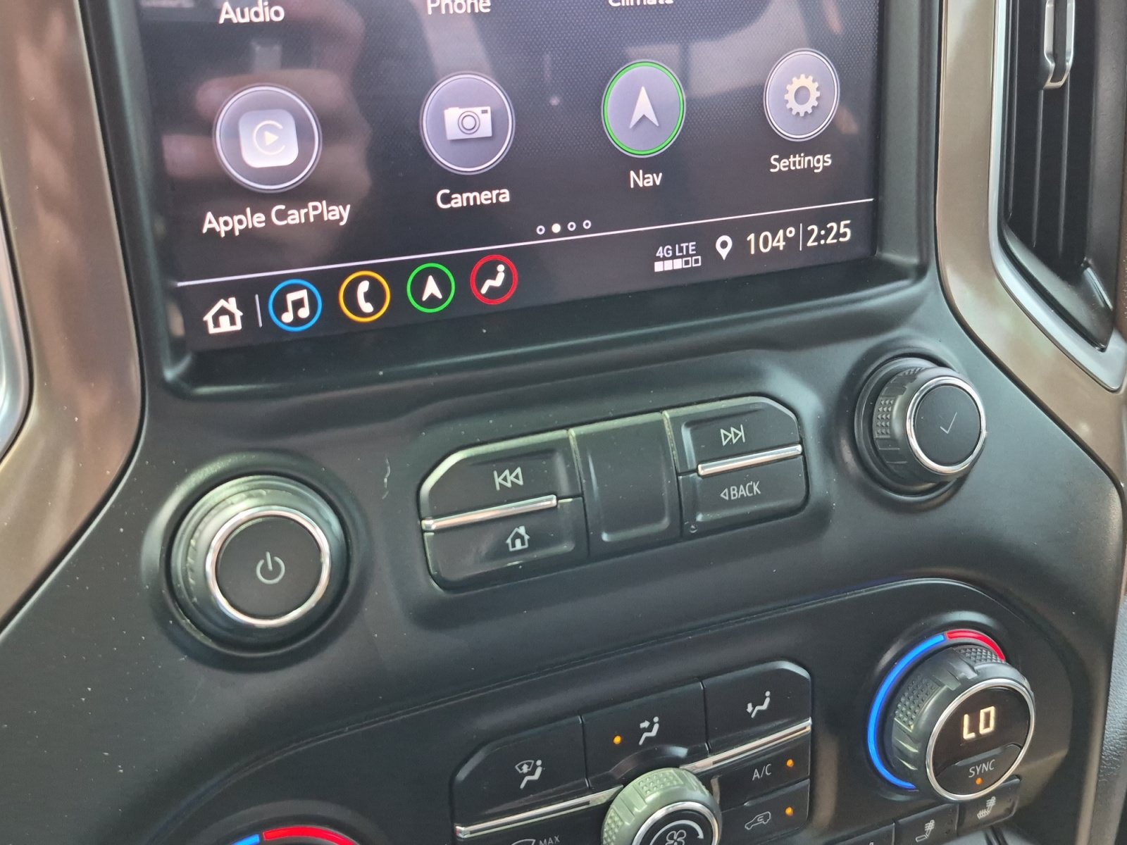 Used 2019 Chevrolet Silverado 1500 High Country w/ Technology Package AWD/4WD image 17