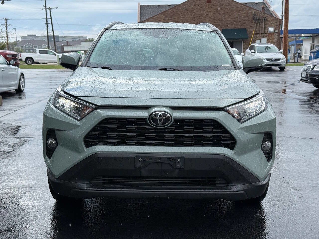 Used 2021 Toyota RAV4 XLE image 2