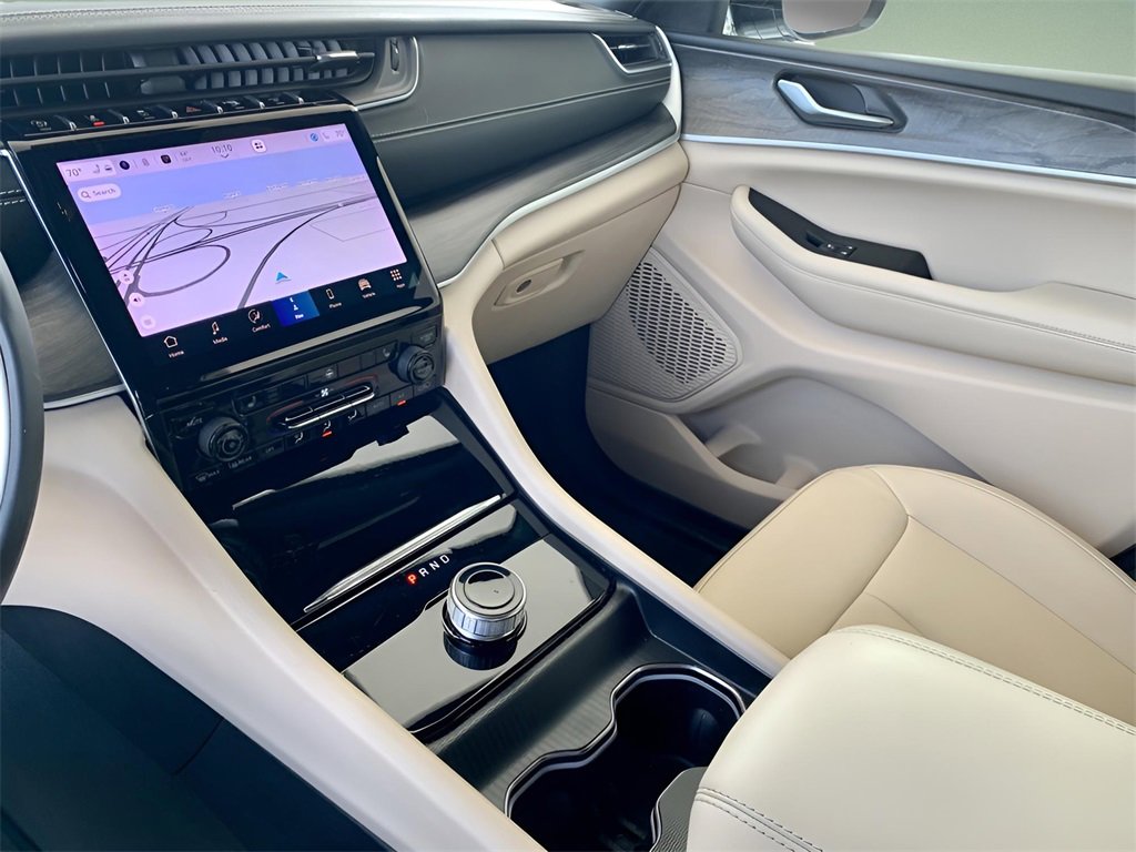 Used 2023 Jeep Grand Cherokee Limited image 41