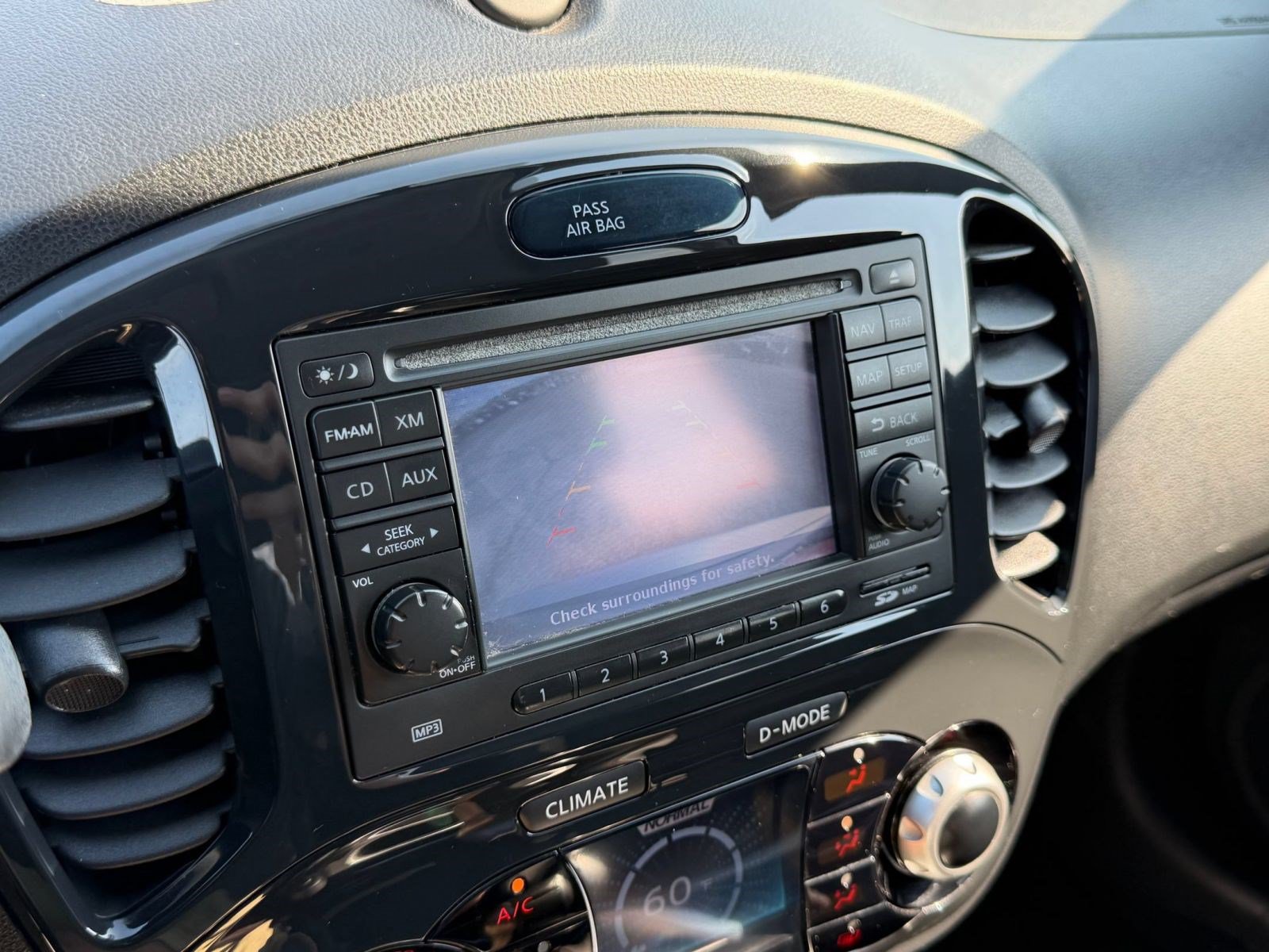 Used 2011 Nissan Juke SL FWD image 19