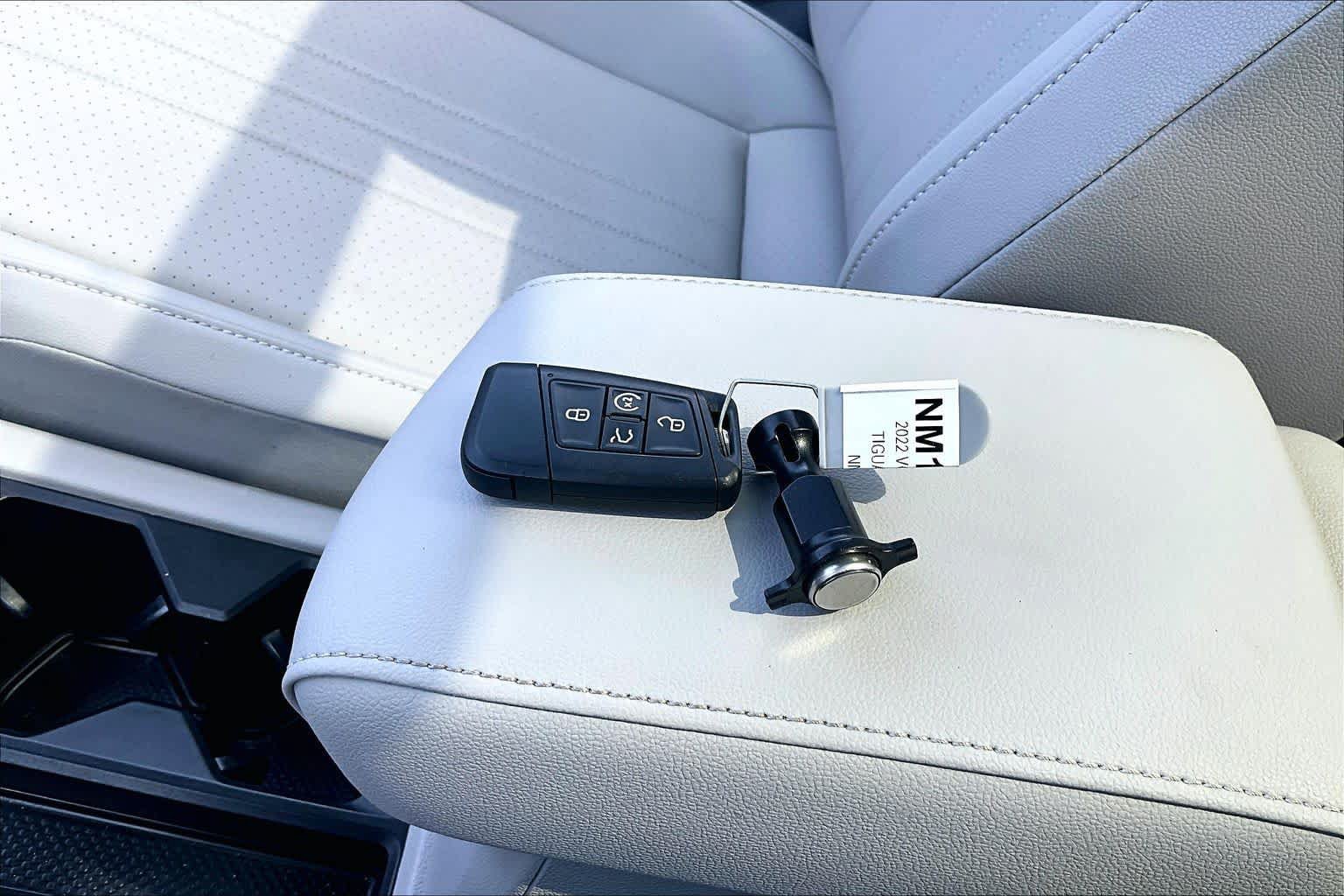 Used 2022 Volkswagen Tiguan SE R-Line AWD/4WD image 14