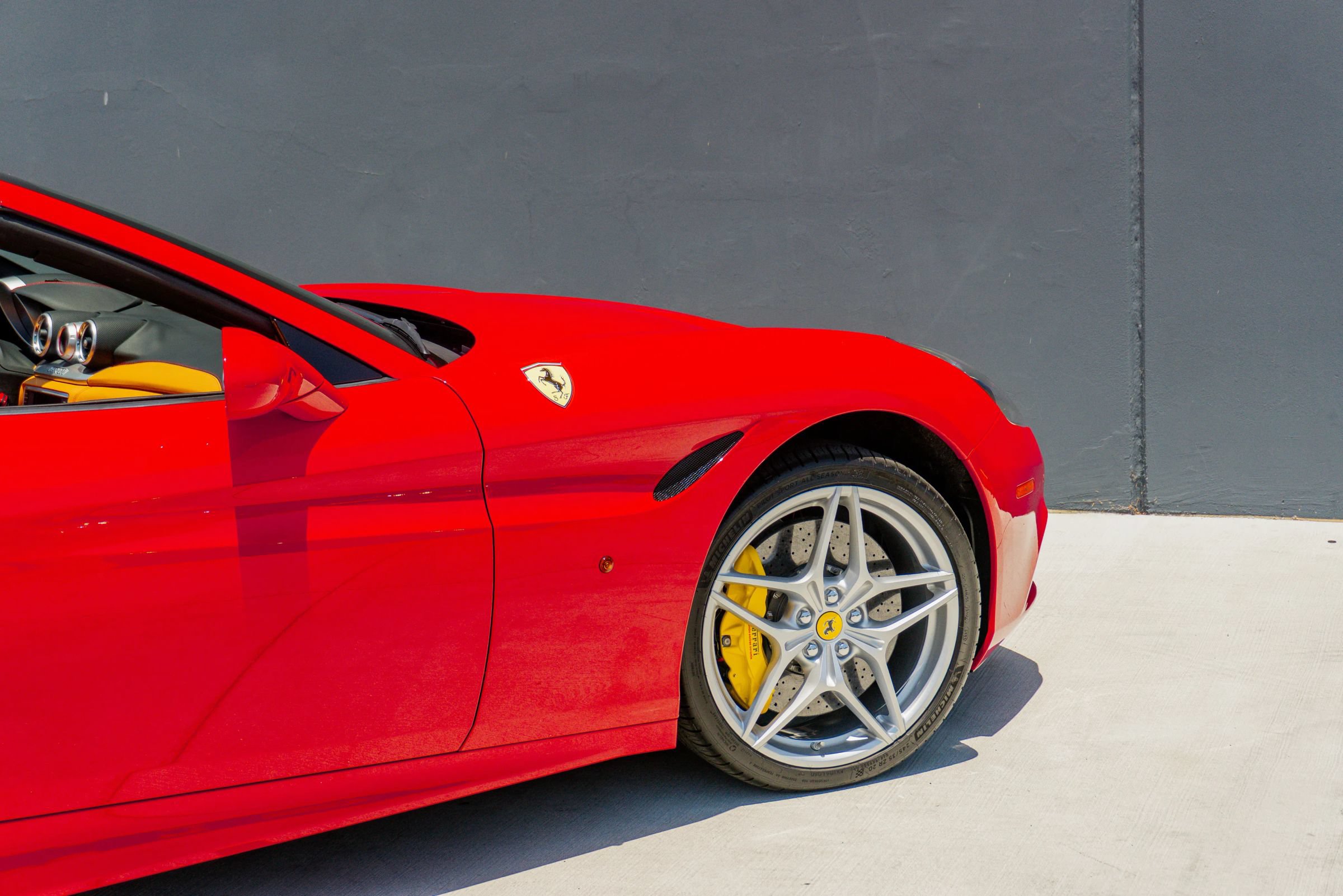 Used 2016 Ferrari California T RWD image 36