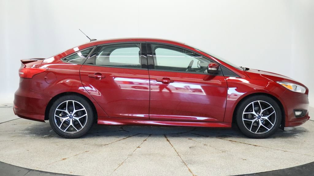 Used 2015 Ford Focus SE w/ SE Sport Package image 6