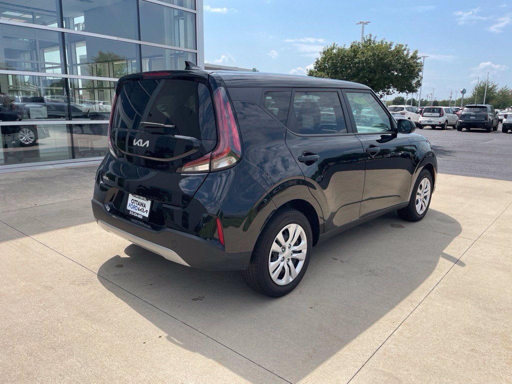 Used 2025 Kia Soul LX FWD image 5