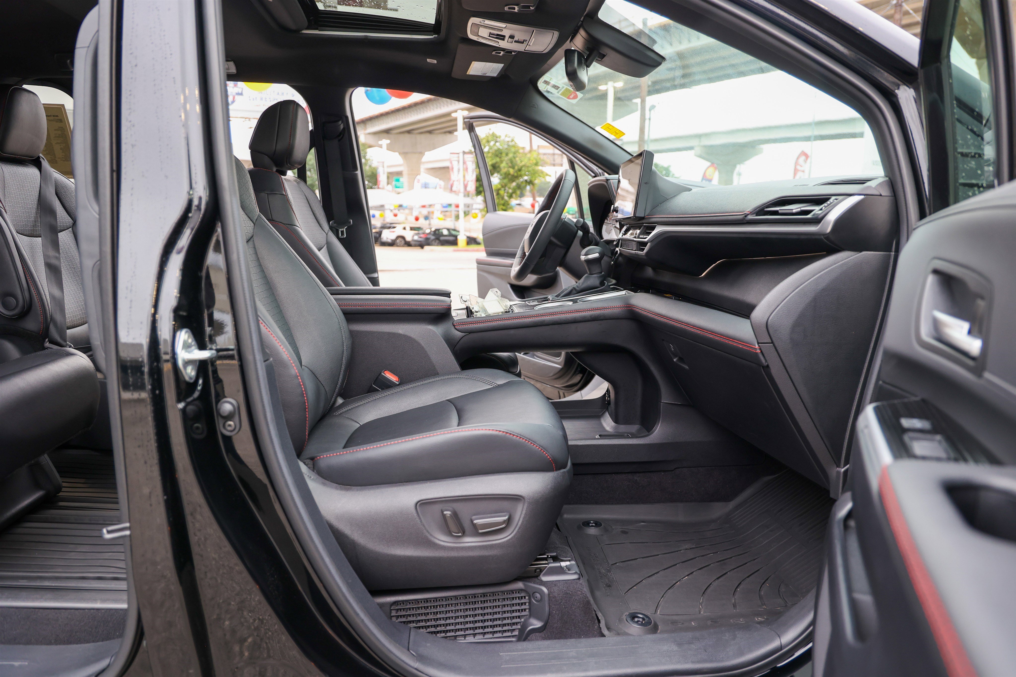 Used 2025 Toyota Sienna XSE w/ XSE Plus Package FWD image 42