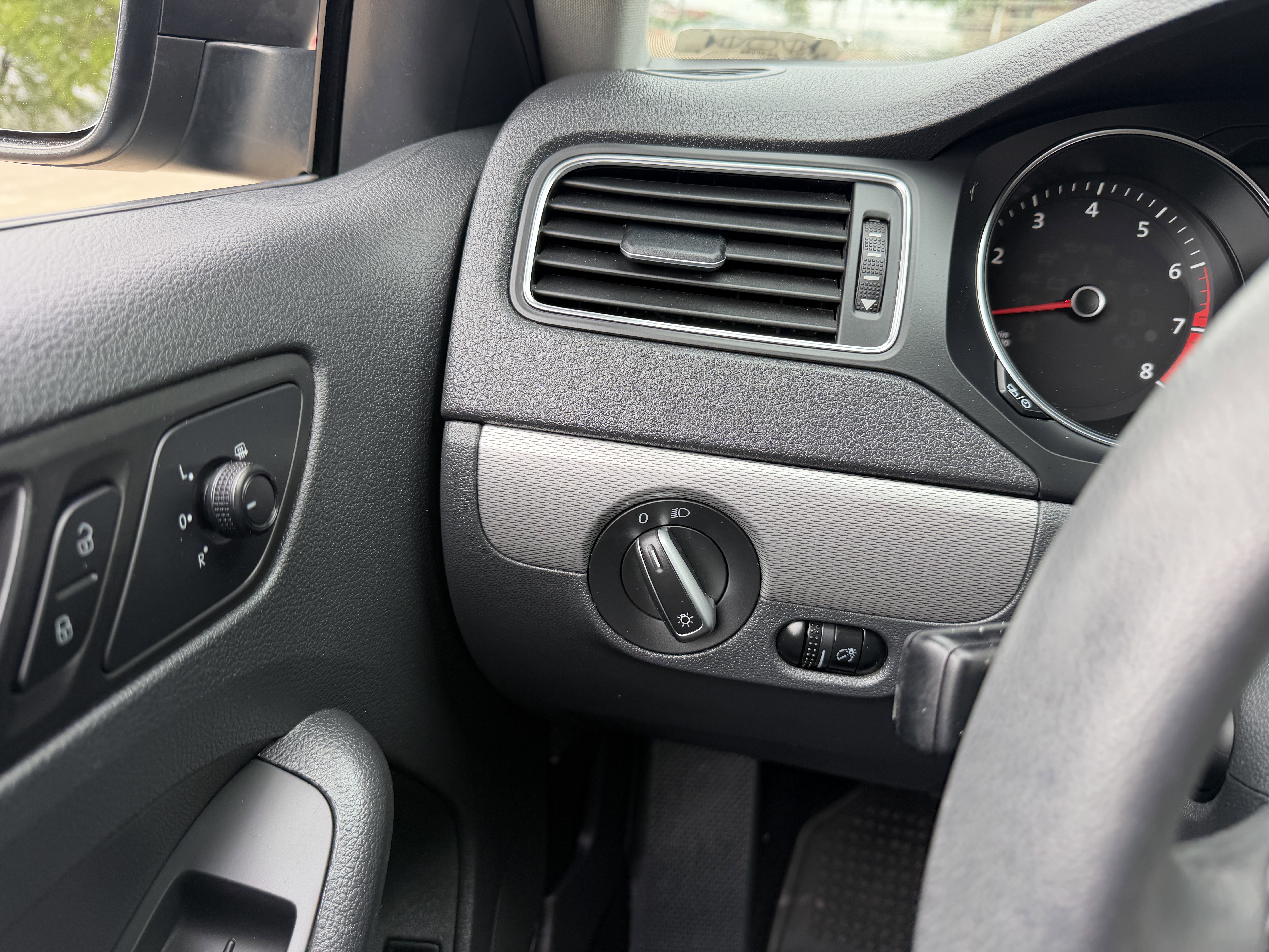 Used 2016 Volkswagen Jetta SE FWD image 24