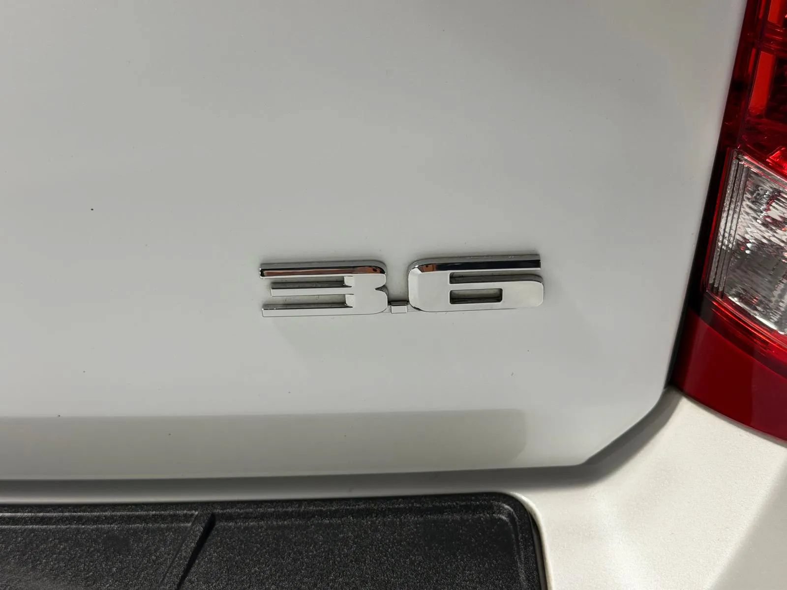 Used 2013 Cadillac SRX Luxury w/ Driver Awareness Package FWD image 11