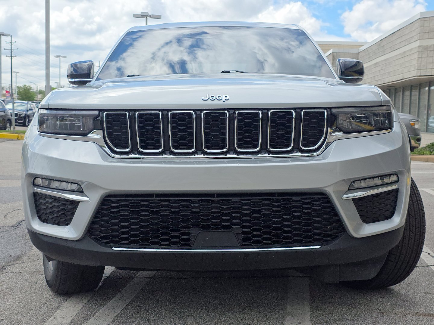 Used 2023 Jeep Grand Cherokee 4WD 4xe image 13