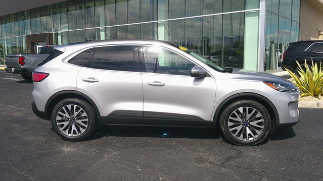 Used 2020 Ford Escape Titanium image 23