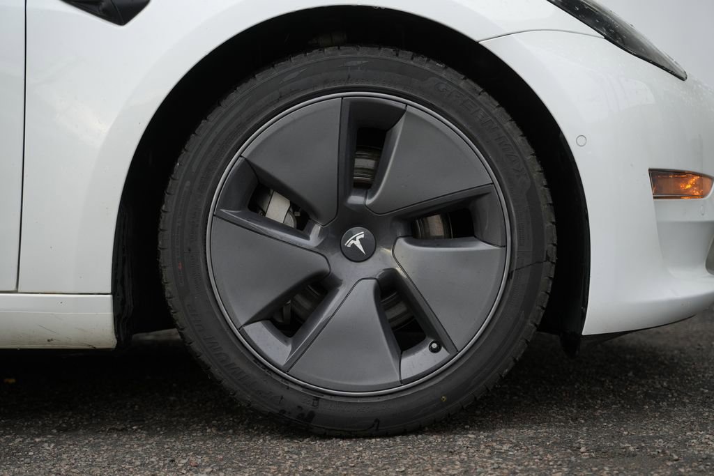 Used 2021 Tesla Model 3 Standard Range Plus image 10