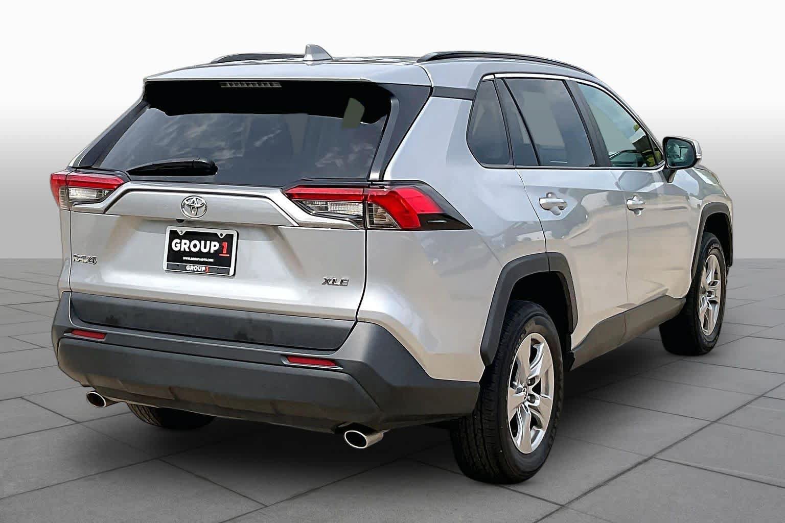 Used 2025 Toyota RAV4 XLE FWD image 25