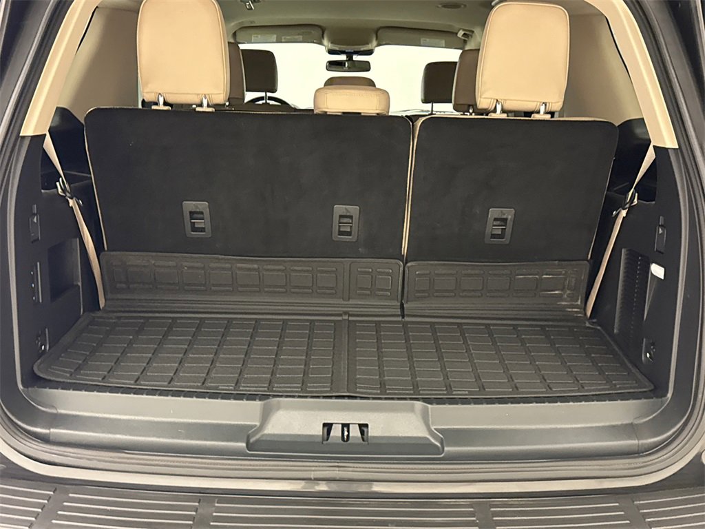 Used 2023 Ford Expedition XLT image 13