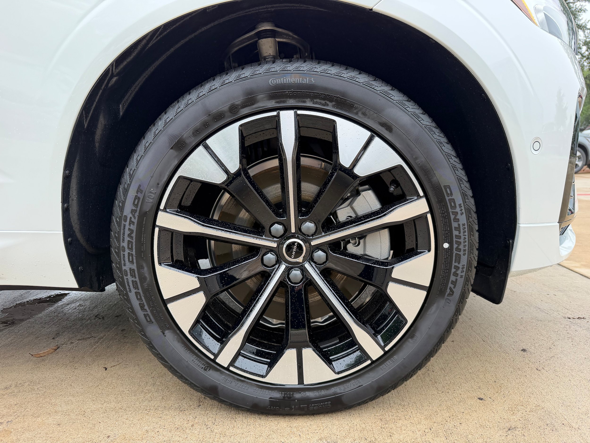 New 2026 Volvo XC60 T8 Plus w/ Protection Package Premier AWD/4WD image 7