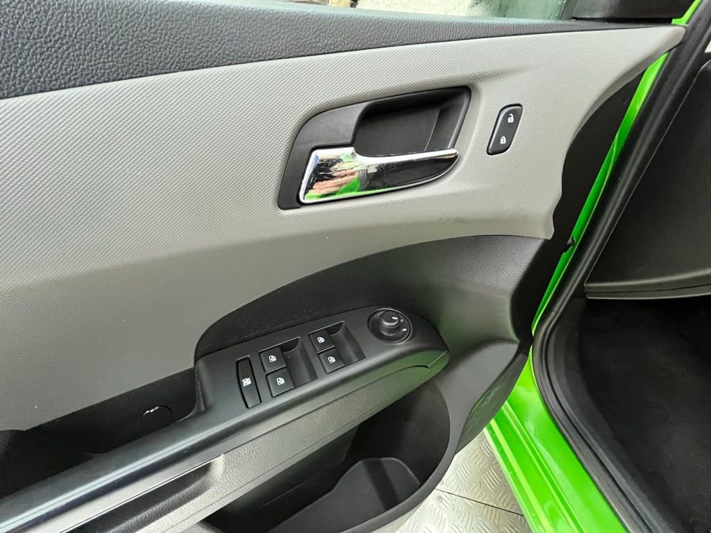 Used 2015 Chevrolet Sonic LT FWD image 33