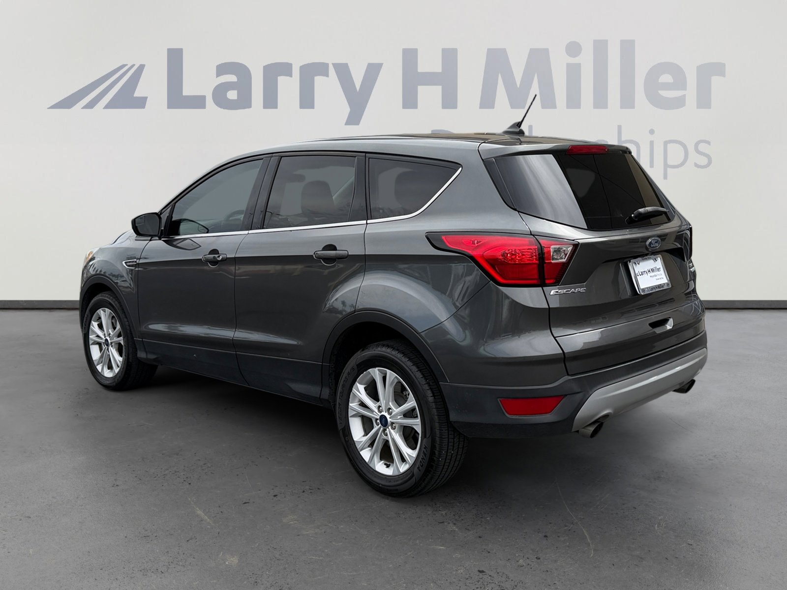 Used 2019 Ford Escape SE FWD image 3