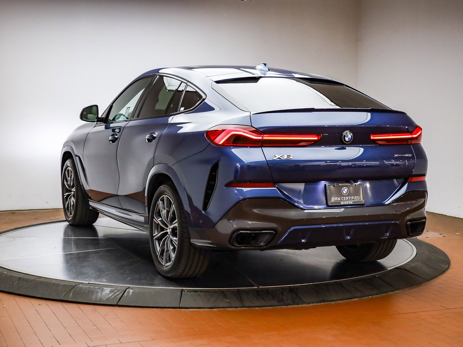 Certified 2022 BMW X6 xDrive40i w/ M Sport Package image 9