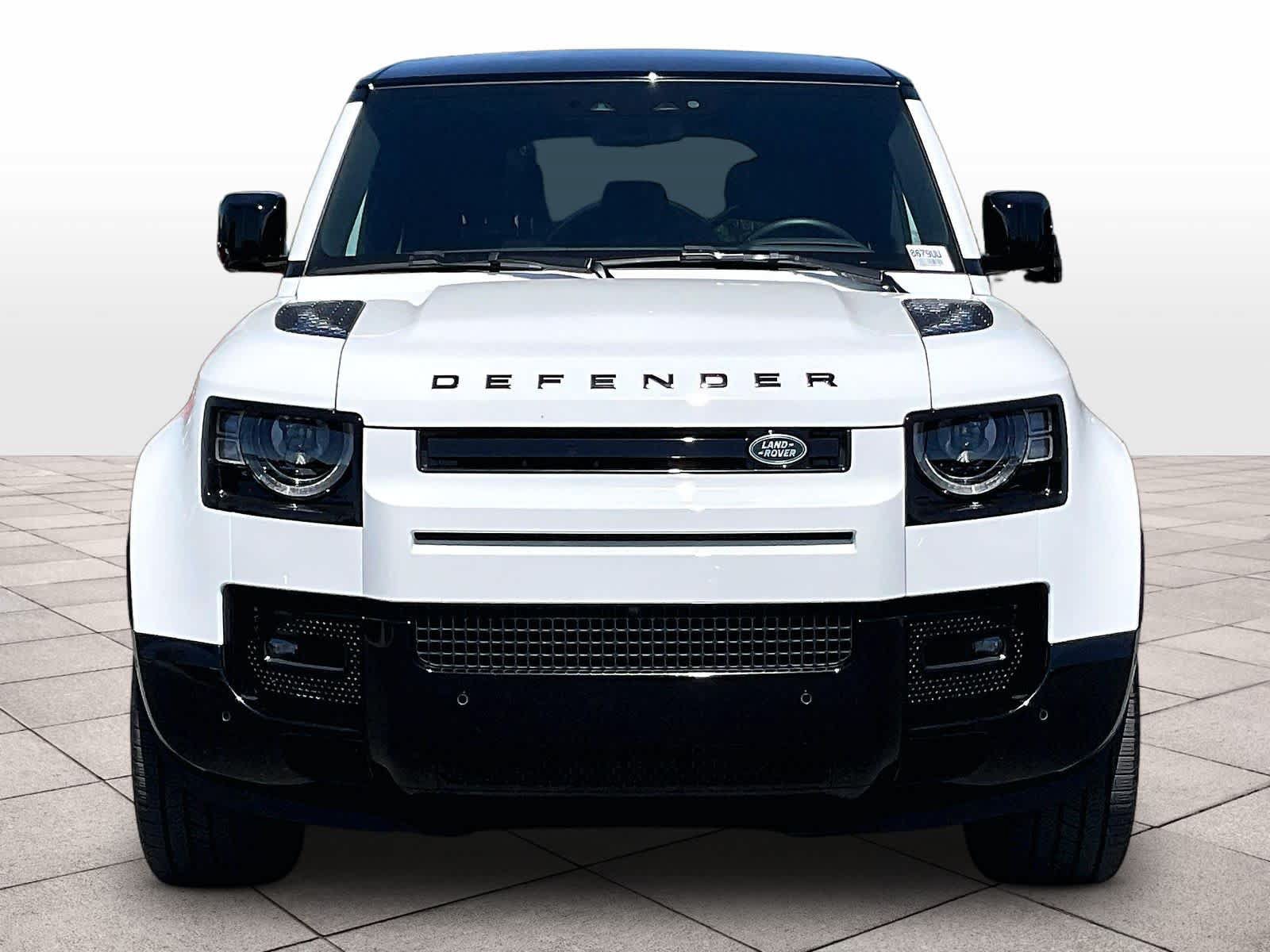 Used 2025 Land Rover Defender 110 V8 AWD/4WD image 3