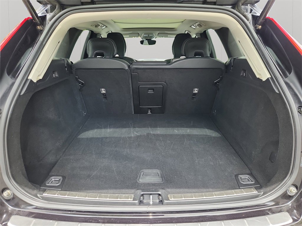 Used 2023 Volvo XC60 B5 Plus image 22