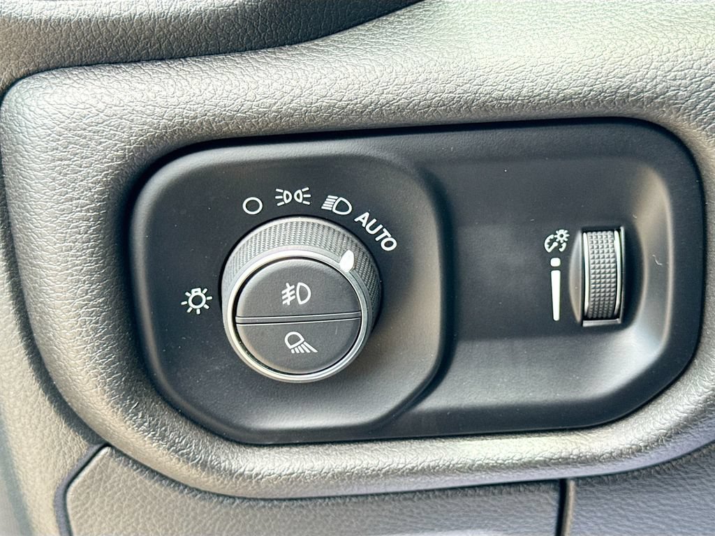 Used 2025 RAM 1500 Warlock AWD/4WD image 10