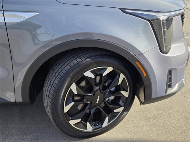 Certified 2025 Kia Sorento EX image 6