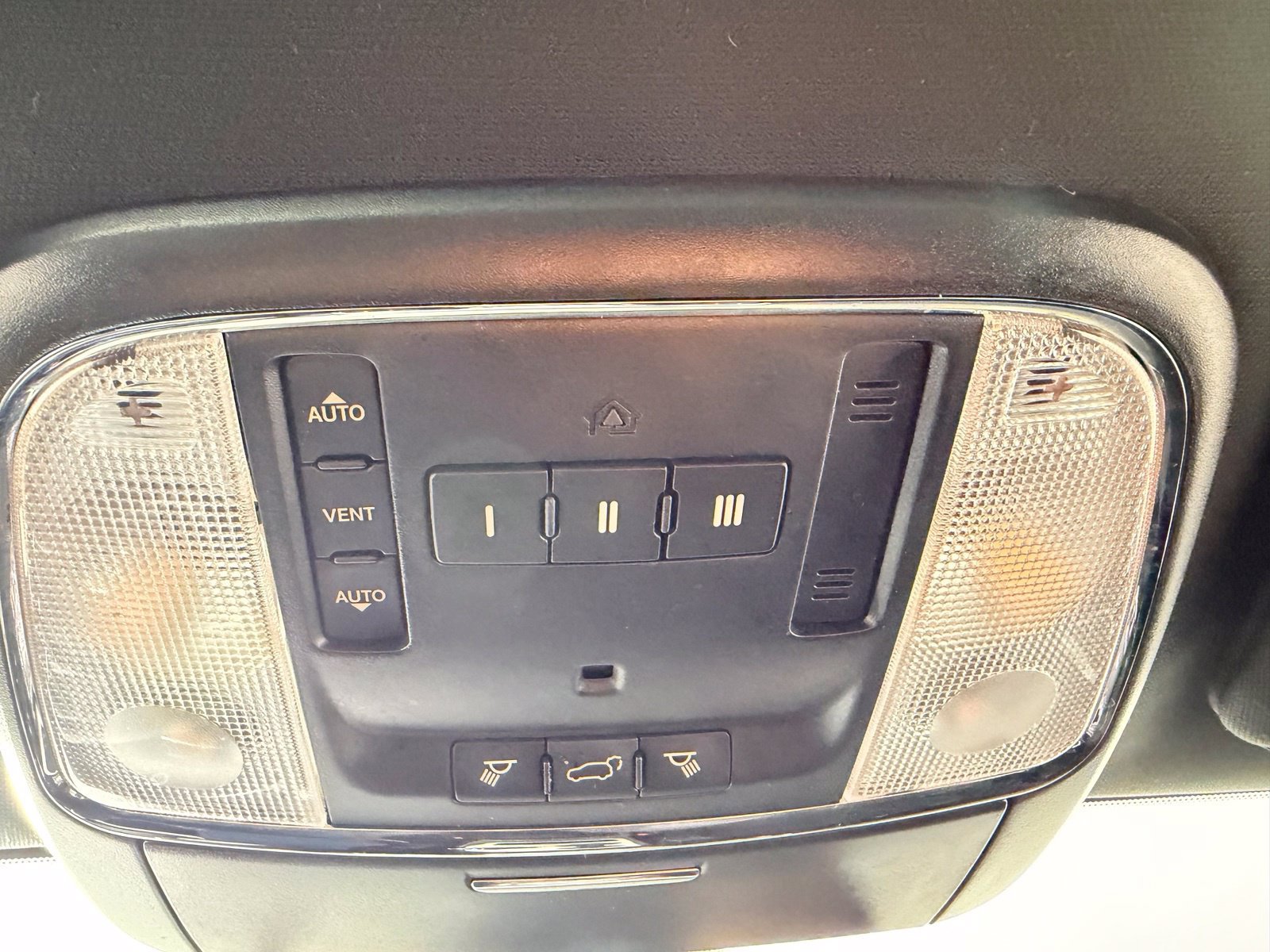 Used 2015 Jeep Grand Cherokee Altitude AWD/4WD image 24