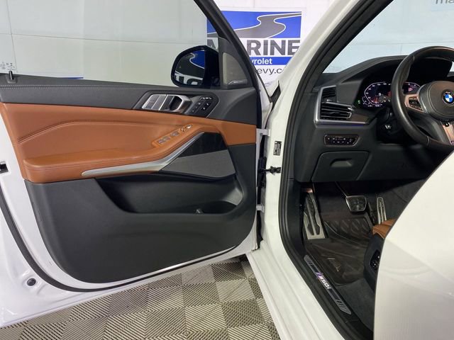 Used 2022 BMW X7 M50i w/ Dynamic Handling Package image 29
