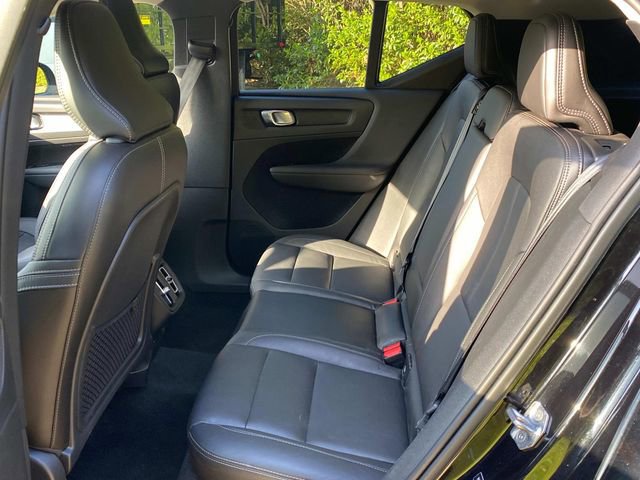 Used 2021 Volvo XC40 T5 Momentum image 8