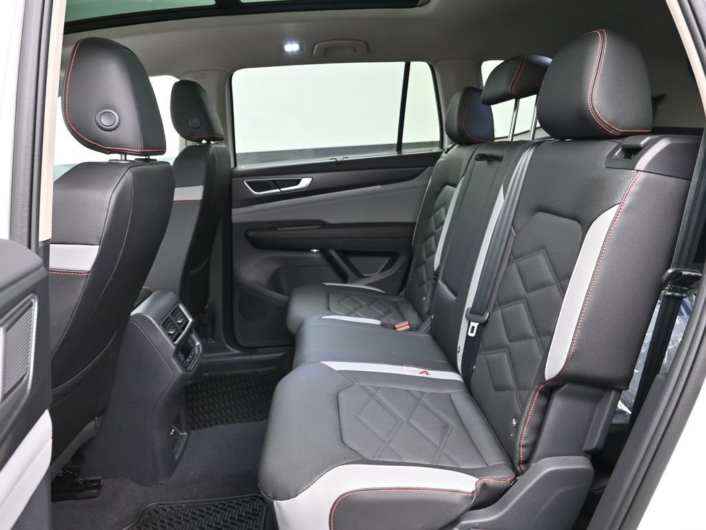 New 2025 Volkswagen Atlas Peak Edition SE image 12